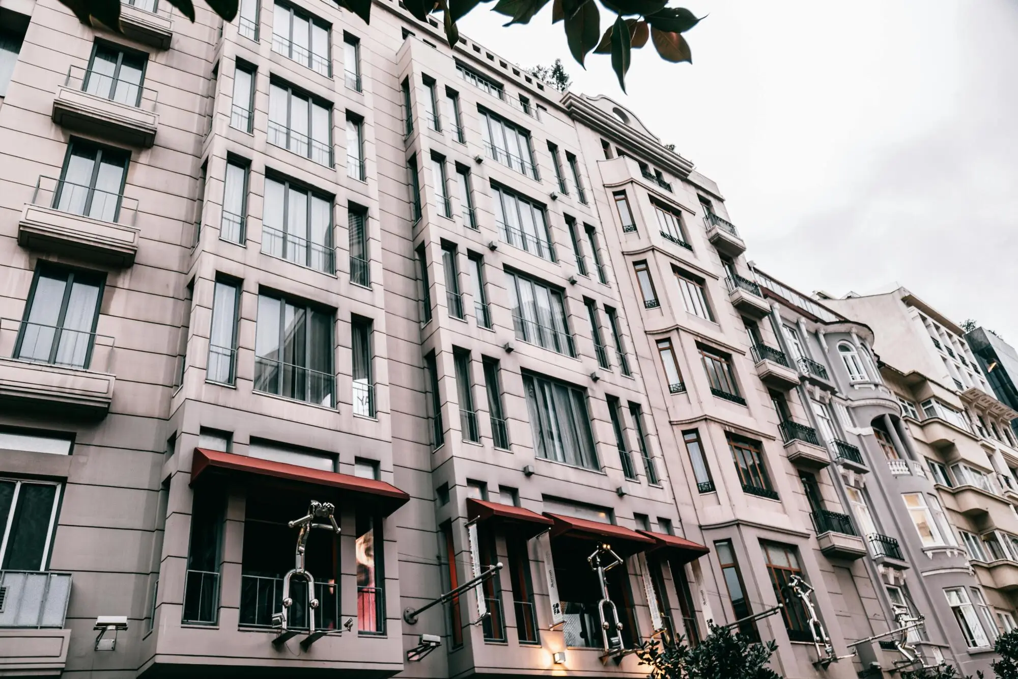 Investing in REITs: Exploring the Benefits of Real Estate Investment Trusts